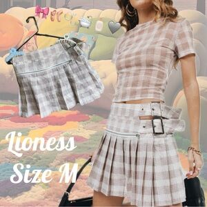 Lioness plaid skirt size medium